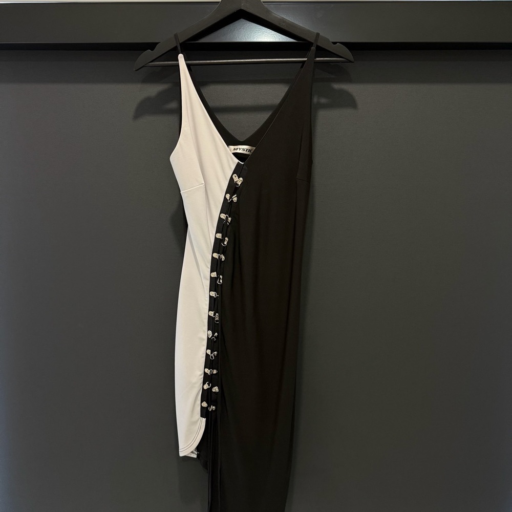 B&W DRESS - Picture 2 of 6